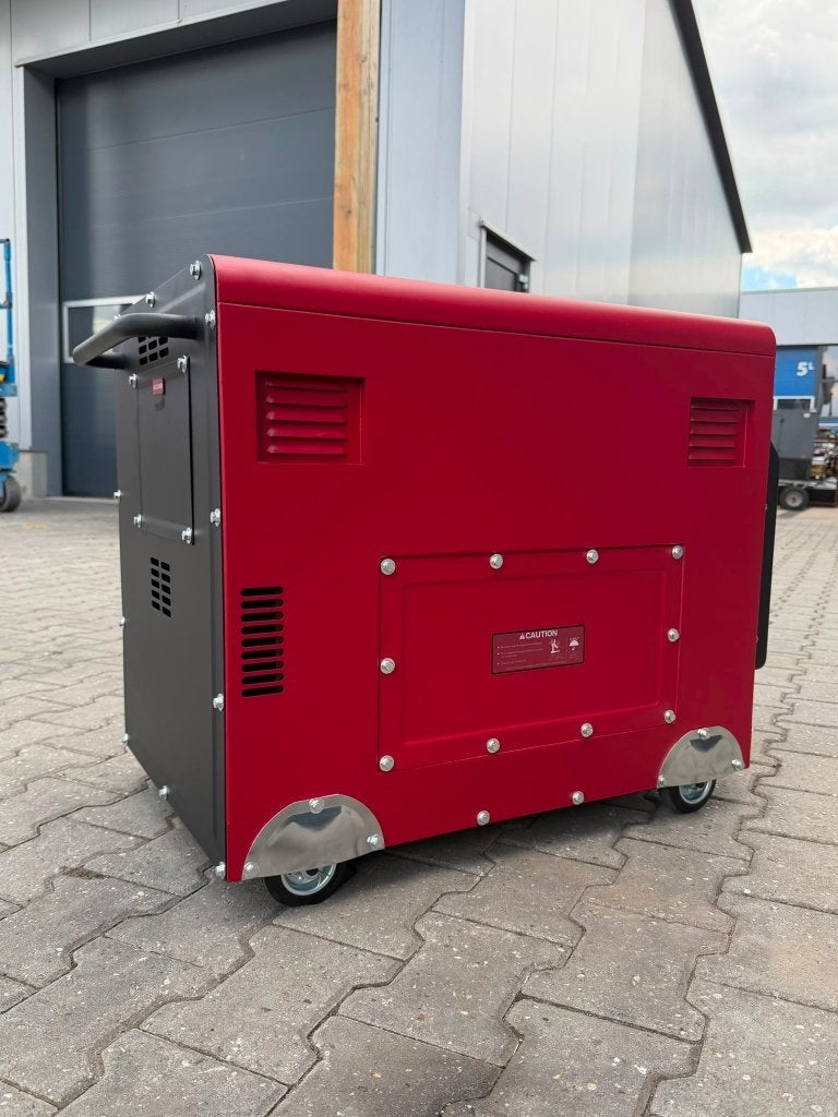 KOOP Silent Diesel aggregaat 230 volt 6.7 KW ECHT vermogen, Geluidgedempt, Nieuw, 5 tot 10 kVA, Dieselolie