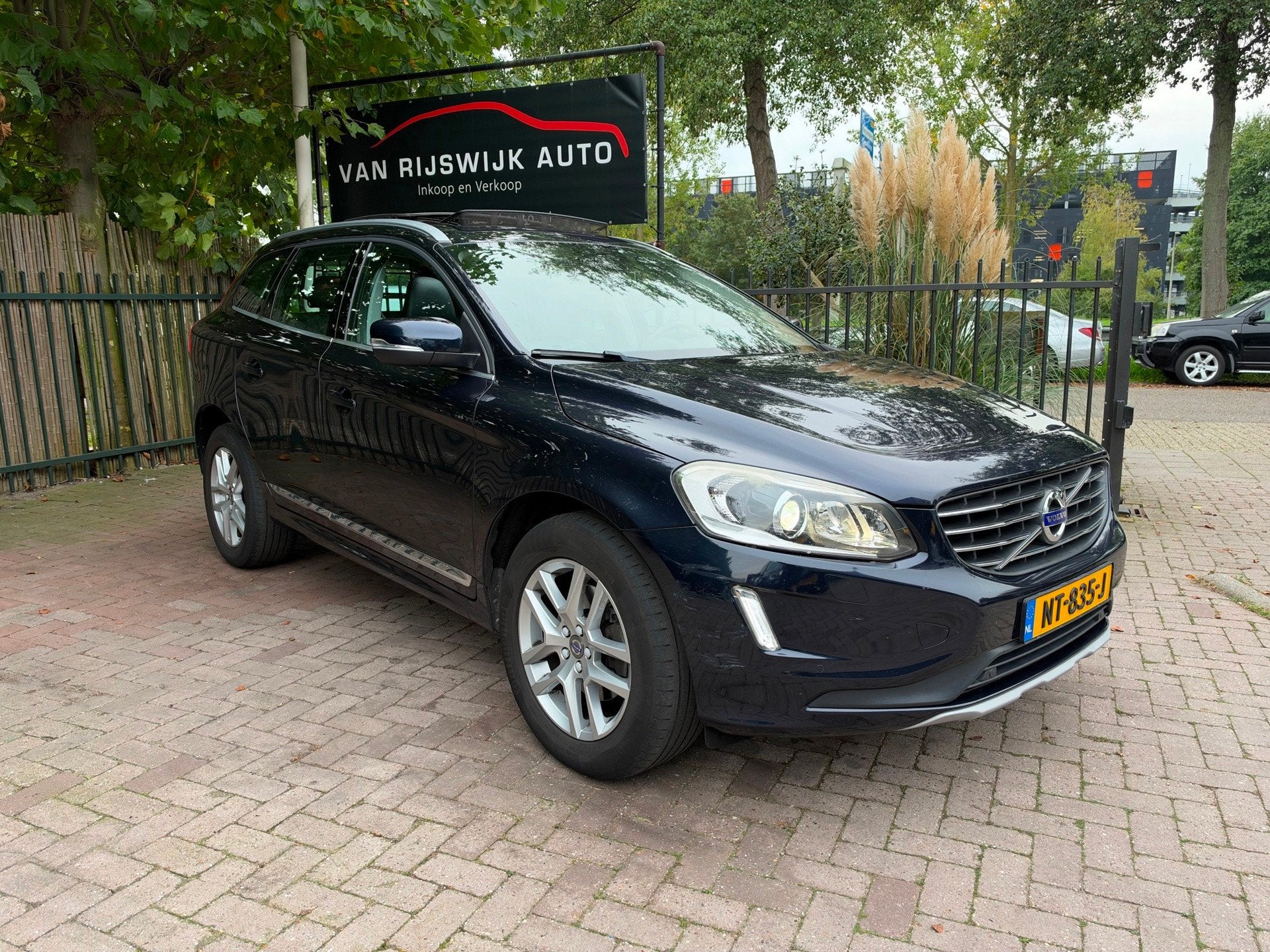 Volvo XC60 2.4 D5 Polar+ Dealer Ond Xenon EX BPM Camera, Auto's, Automaat, 1698 kg, Gebruikt, Euro 6