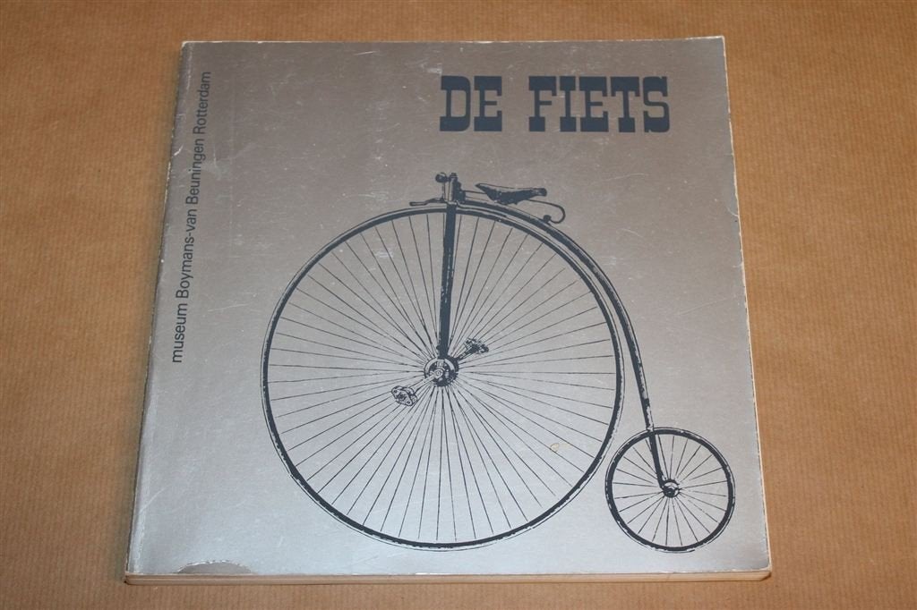De Fiets — Kunst en Tentoonstellingscatalogus Boymans, Ophalen of Verzenden, Gelezen