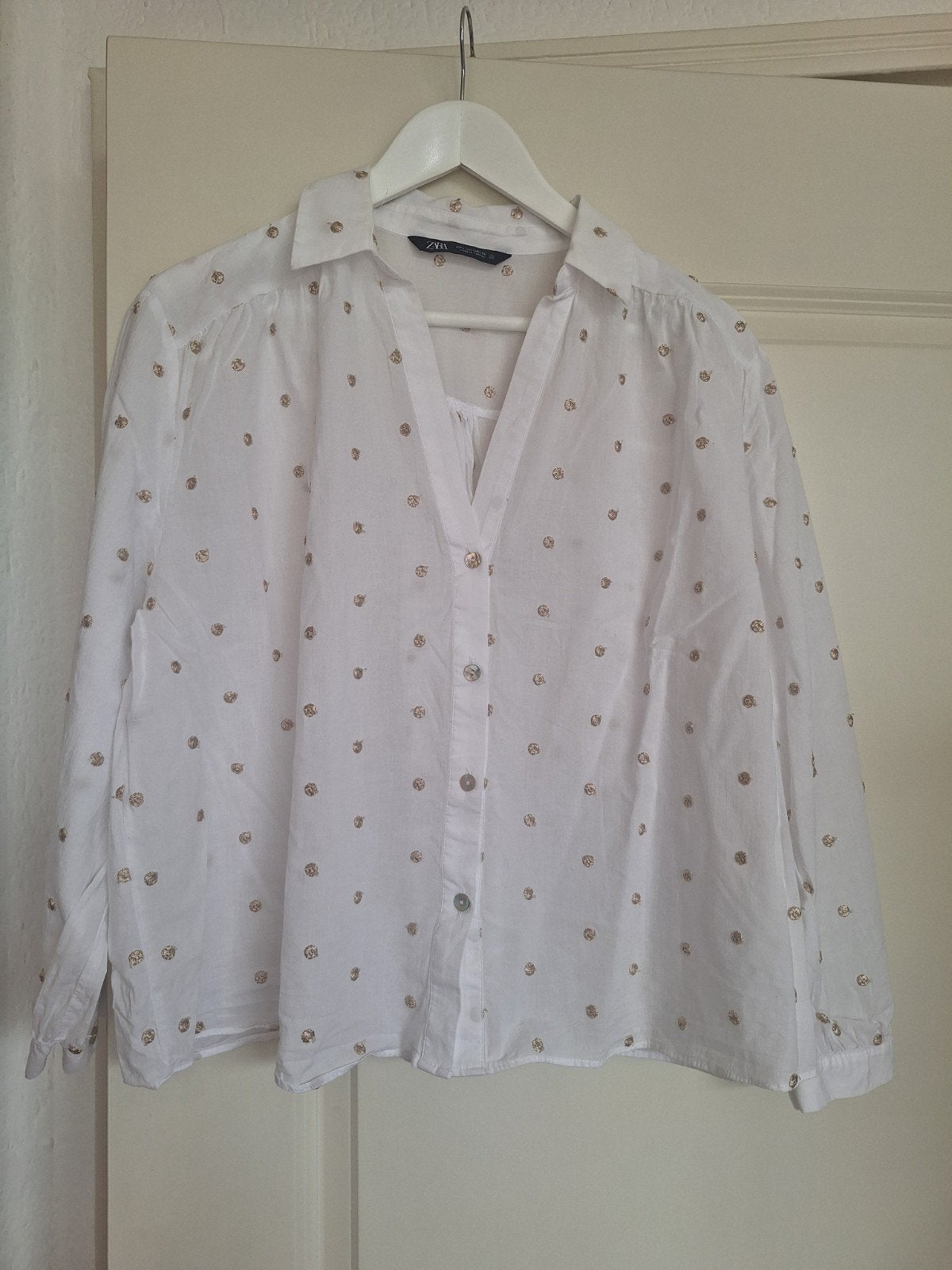 Witte Zara blouse met gouden details, maat L, Zara, Ophalen of Verzenden