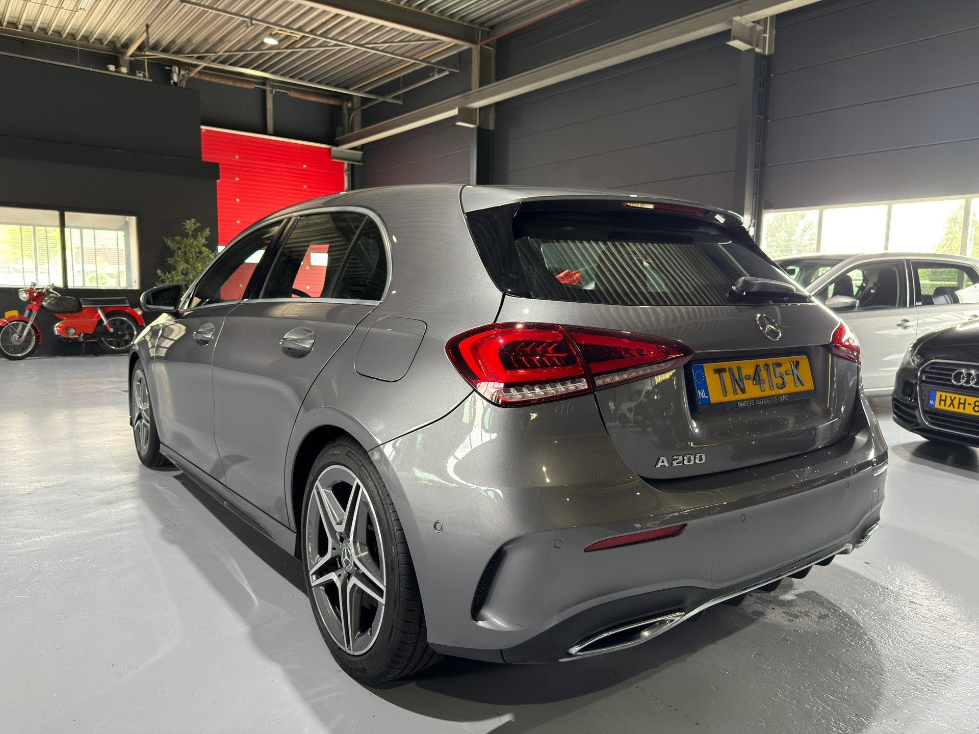 Mercedes-Benz A-klasse 200 Business Solution AMG Pano|Automa, Auto's, Dealer onderhouden, Gebruikt, Euro 6, 4 cilinders