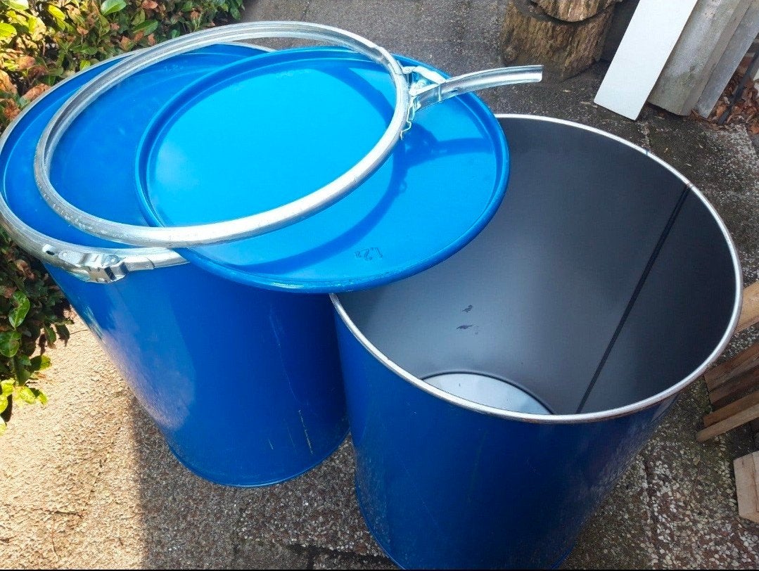Mooie schone metalen 200 liter vaten met hersluitbaar deksel, Ophalen, Zo goed als nieuw, Vuurton