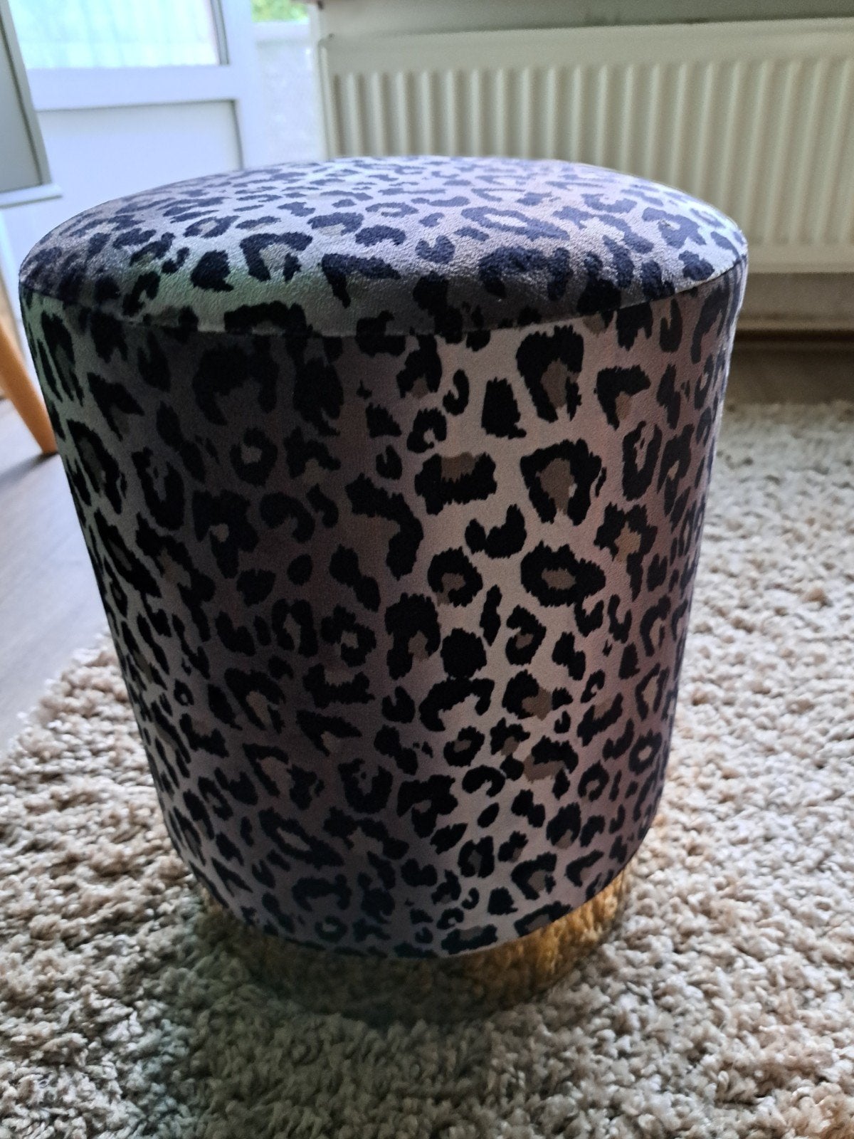 Leopard print poef met gouden onderkant, Minder dan 50 cm, Gebruikt, Minder dan 50 cm, Ophalen of Verzenden