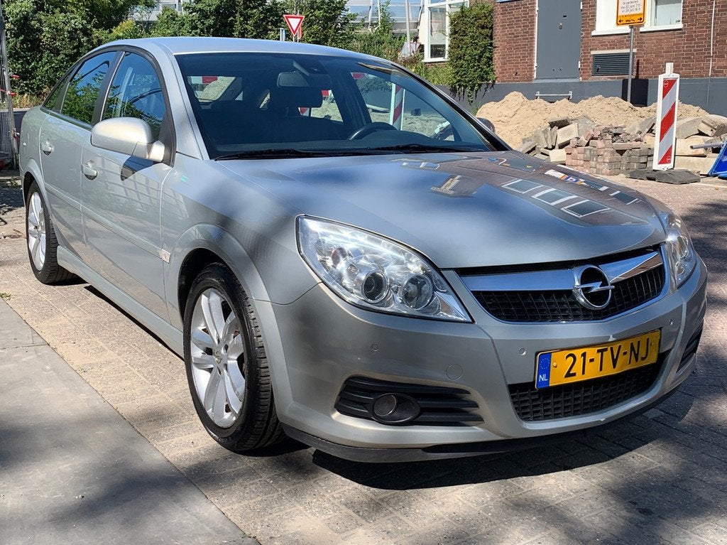 Opel Vectra GTS 1.8-16V Executive|136000KM|Navigatie|Climate, Auto's, Opel, Voorwielaandrijving, Gebruikt, Zwart, 4 cilinders