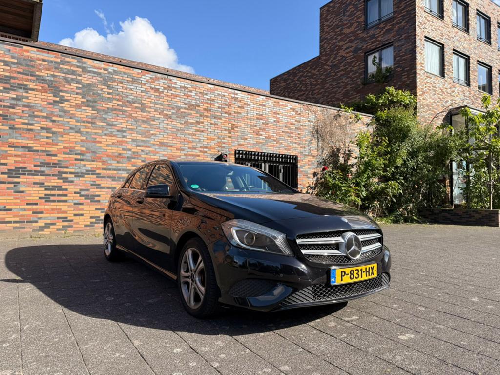Mercedes-Benz A-Klasse 2.2 CDI A200 AUT 2014 Zwart, Auto's, Mercedes-Benz, 136 pk, Zwart, 4 cilinders, Leder en Stof