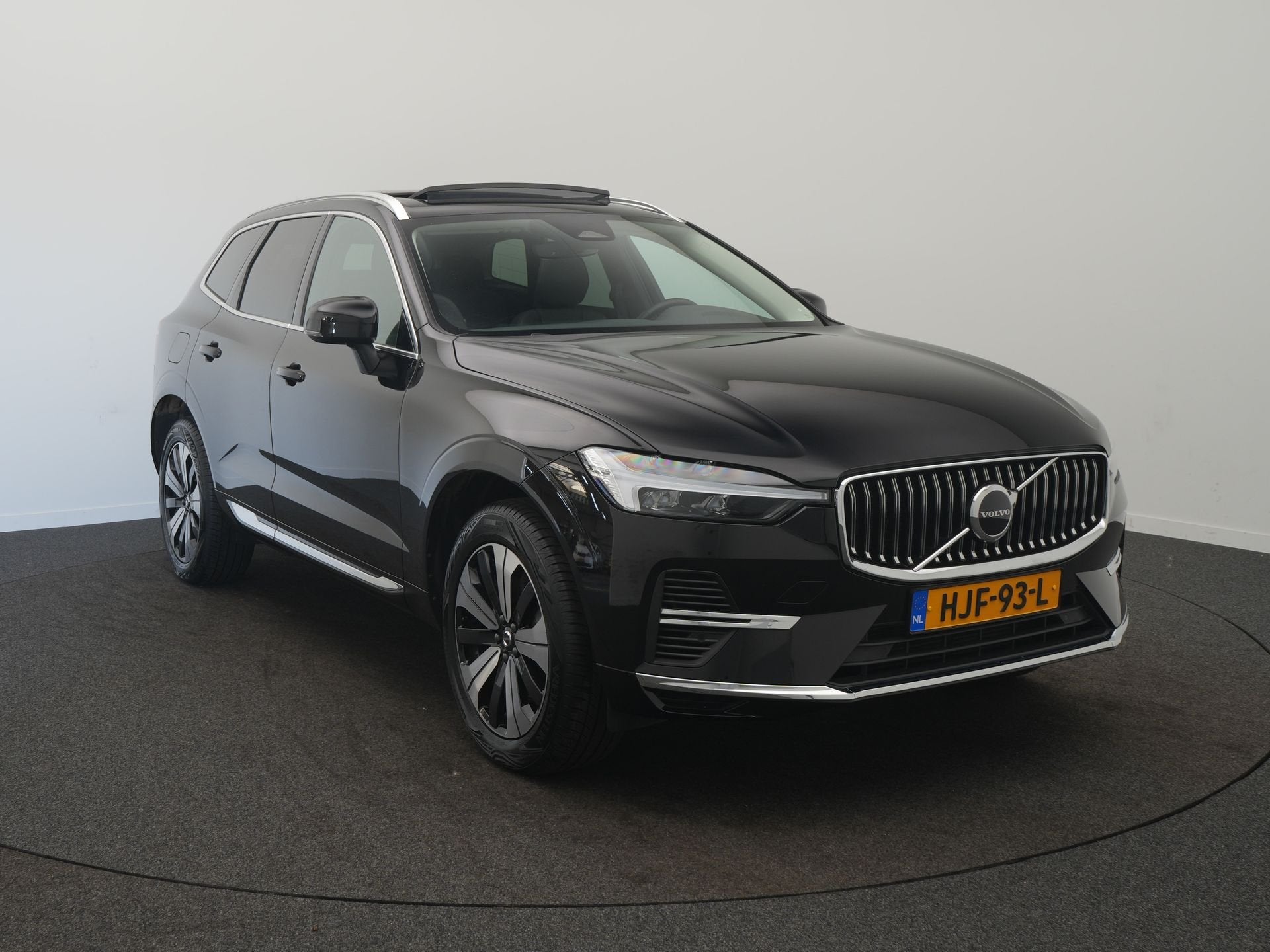 Volvo XC60 2.0 T6 Plug-in hybrid AWD Essential Bright - RIJK, Auto's, Automaat, 12 maanden, Gebruikt, 4 cilinders