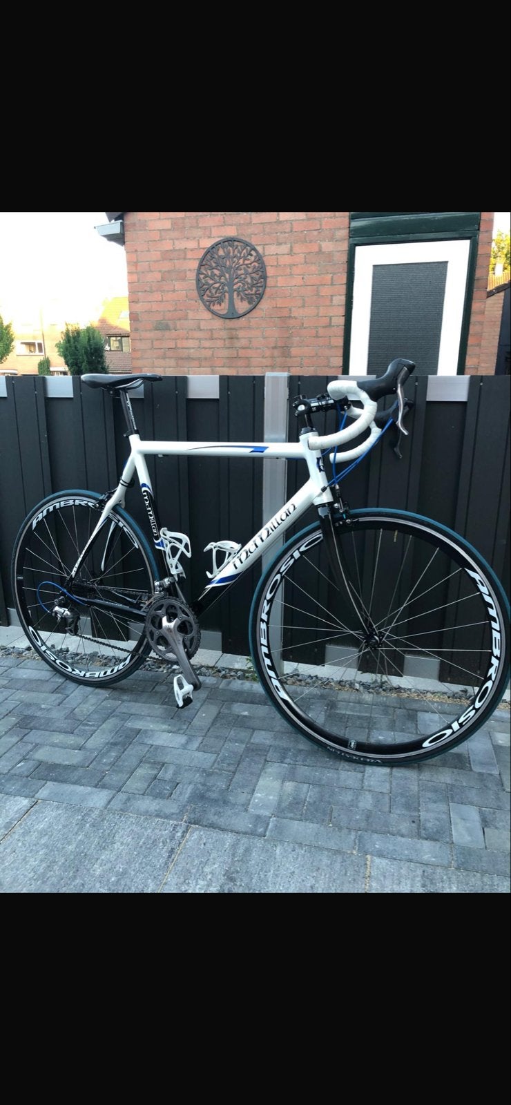 Mooie racefiets, wit met blauwe accenten McMillan, 28 inch, Gebruikt, Aluminium, Meer dan 20 versnellingen