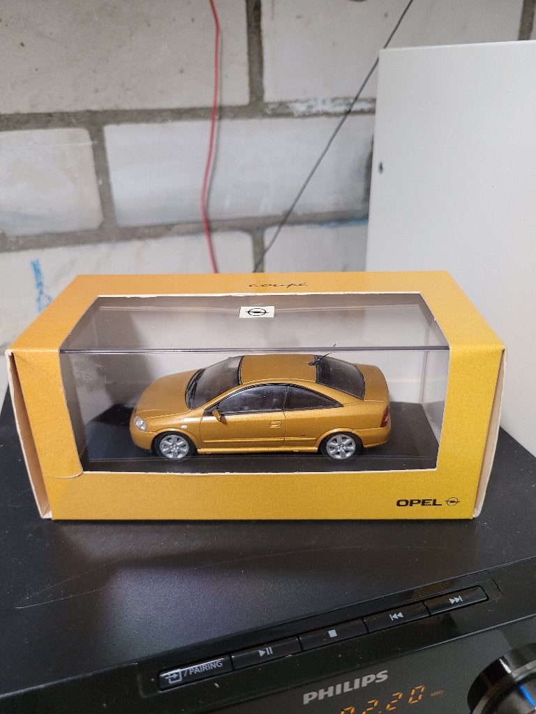 opel astra G coupe 1:43, Ophalen of Verzenden, Zo goed als nieuw, Auto, MiniChamps