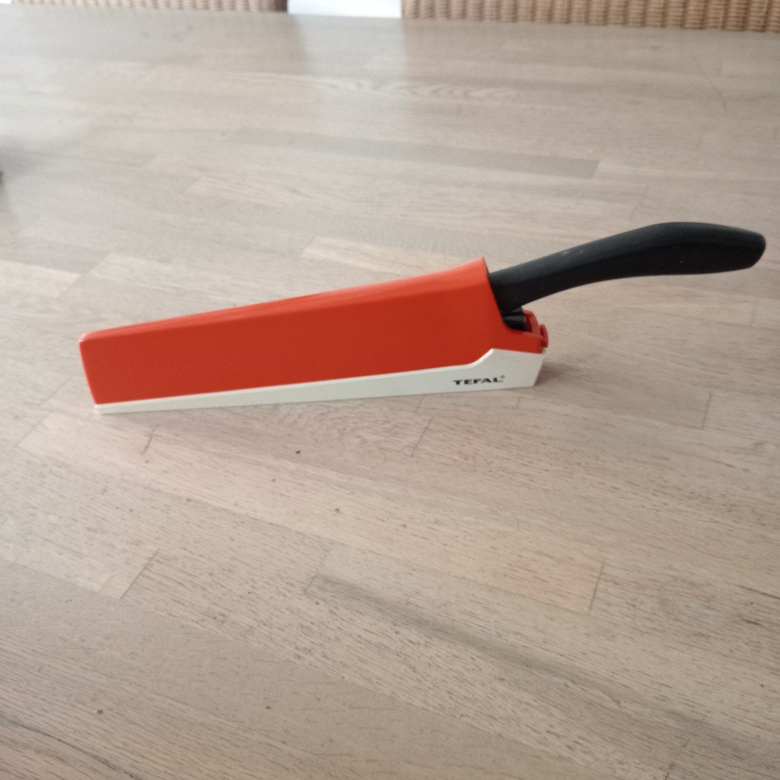 Tefal koksmes met beschermhoes vintage, Ophalen of Verzenden, Metaal, Meerkleurig, Overige typen