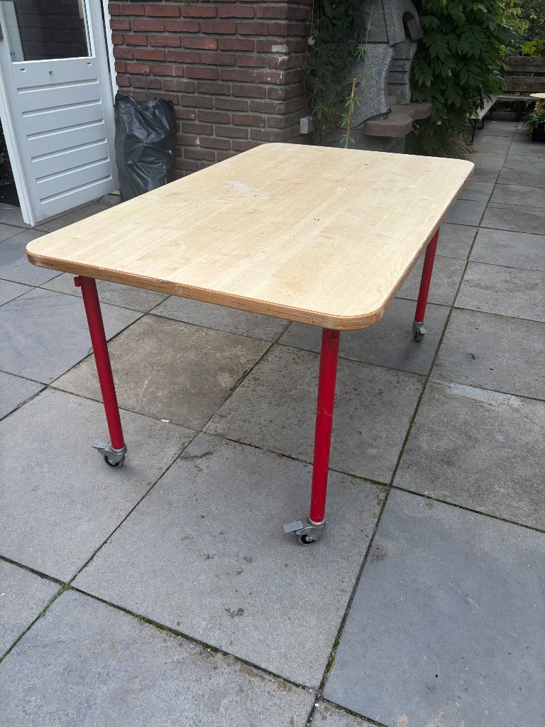 Tafel met metalen poten, verrijdbaar, Ophalen, Gebruikt, 100 tot 150 cm, 50 tot 100 cm