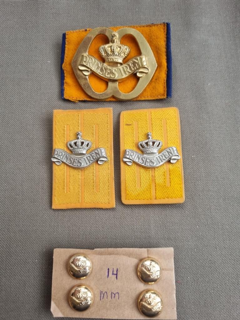 Setje Garde Prinses Irene en petband knopen, Ophalen of Verzenden, Landmacht, Nederland, Embleem of Badge