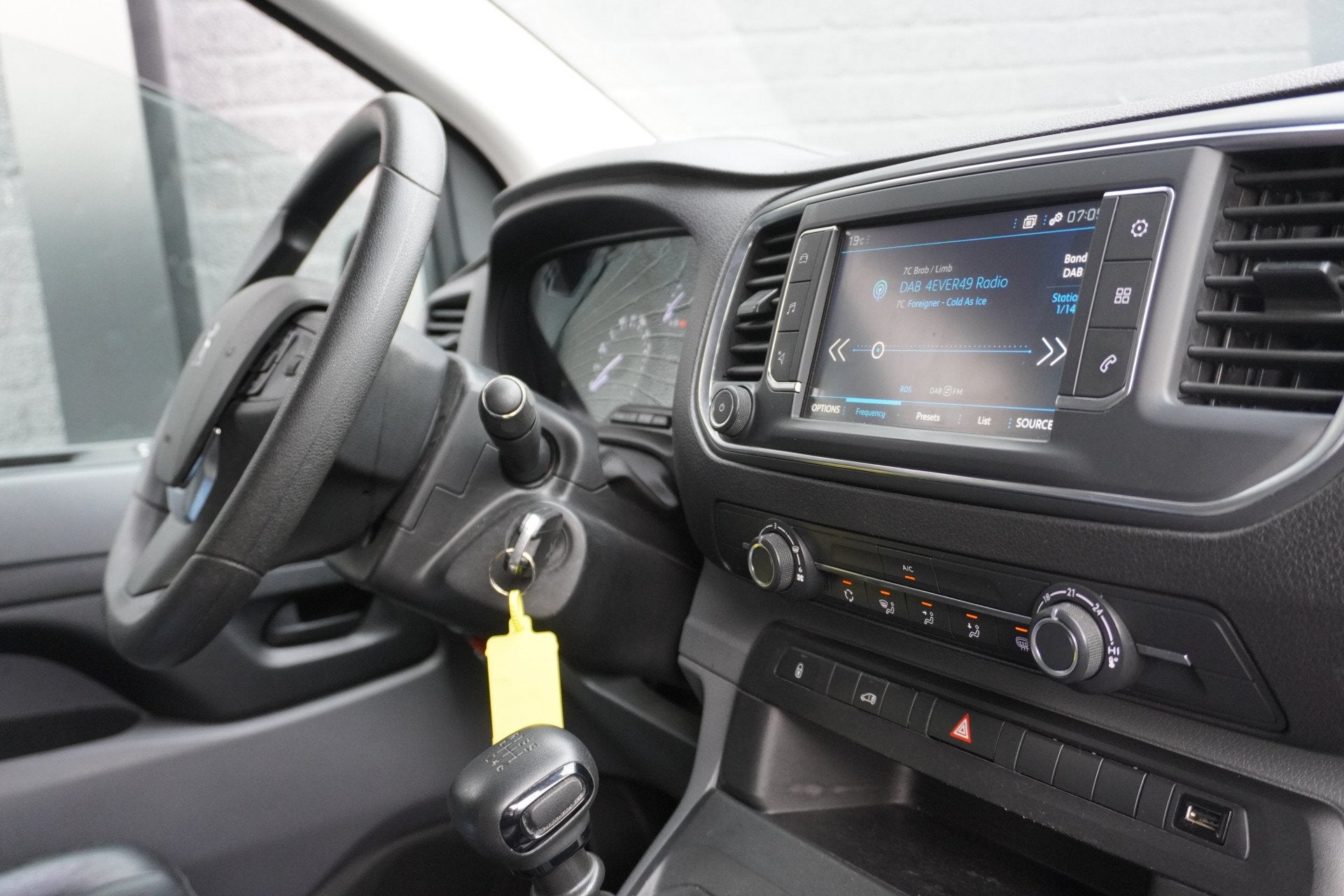 Peugeot Expert 1.5 BlueHDI 100PK L2 EURO 6 - Airco - Navi -, Auto's, Voorwielaandrijving, Stof, Gebruikt, 4 cilinders