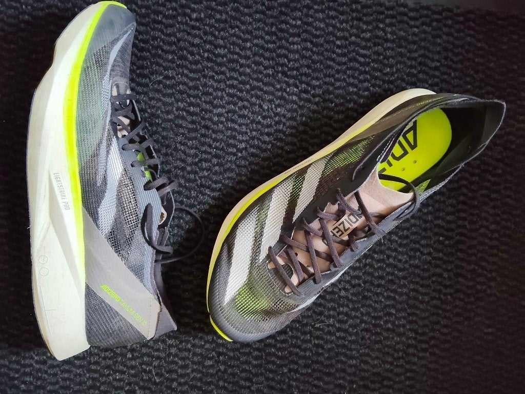 Adizero Takumi Sen 10 Hardloopschoenen (Maat 42), Sport en Fitness, Loopsport en Atletiek, Adidas, Hardloopschoenen, Ophalen of Verzenden