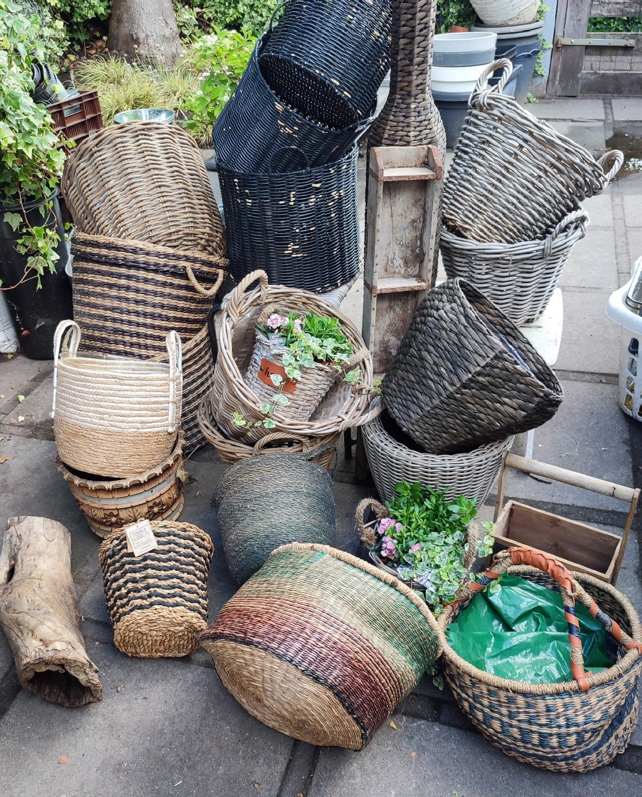 Grote manden, rieten / rotan bloembakken, Ophalen, Rond, Overige materialen, 25 tot 40 cm