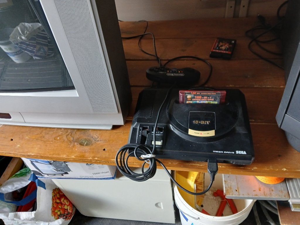 Sega mega drive 1, Spelcomputers en Games, Ophalen of Verzenden, Gebruikt, Met 3 controllers of meer, Mega Drive