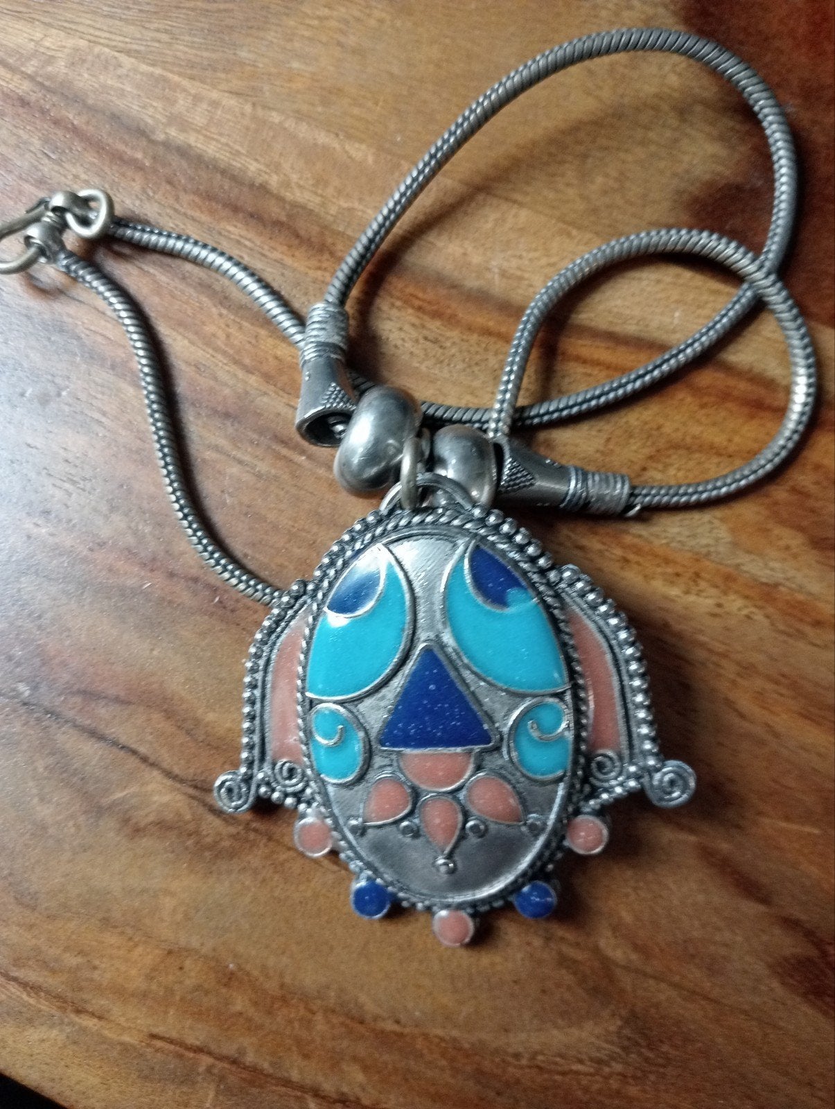 Vintage Zilverkleurige Ketting met Kleurrijke Hanger, Ophalen of Verzenden, Zo goed als nieuw, Zilver, Zilver