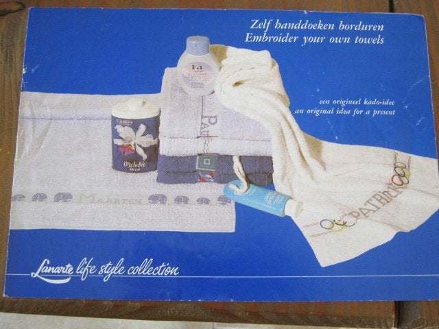 Borduurblad met patroontjes rand op zie foto`s  nr 7001, Verzenden, Zo goed als nieuw, Handborduren, Patroon