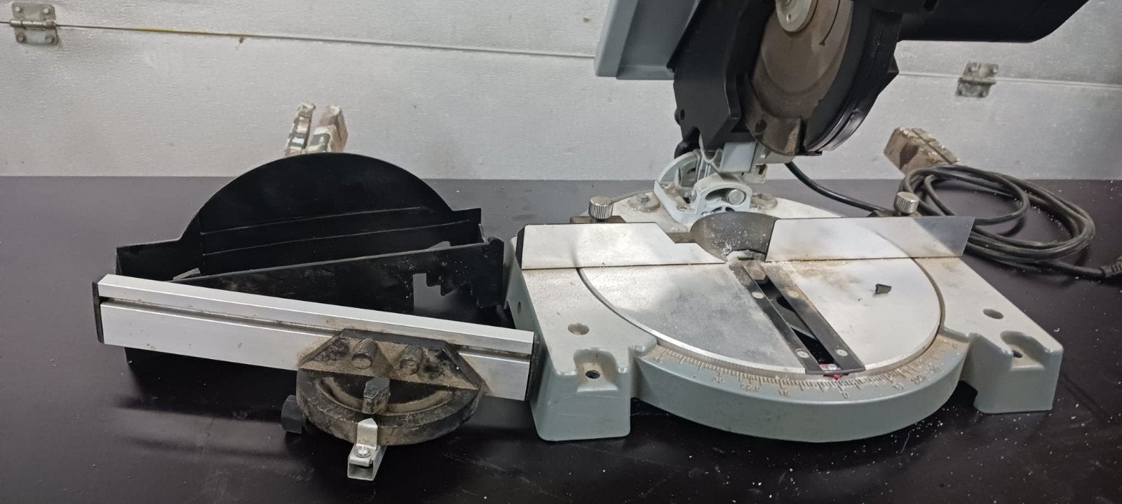 Kinzo Tafel Afkortzaag - Compact en Gebruiksvriendelijk, Doe-het-zelf en Verbouw, Ophalen, Gebruikt, Kinzo, Afkortzaag