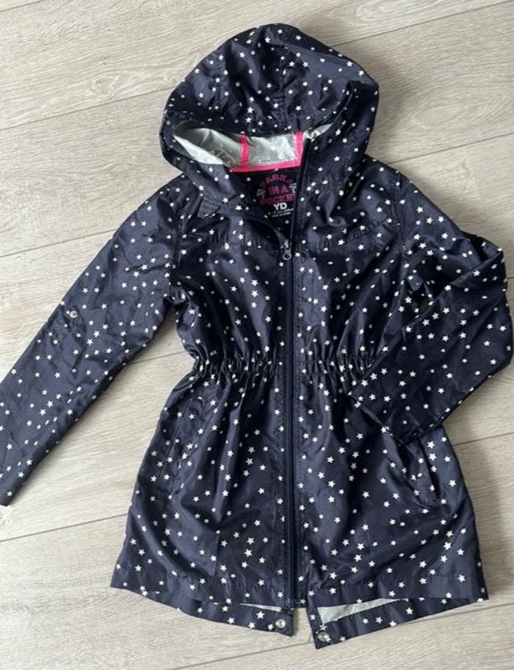 Hip donkerblauw zomerjasje winddicht, 134, Kinderen en Baby's, Kinderkleding | Maat 134, Ophalen of Verzenden, Zo goed als nieuw