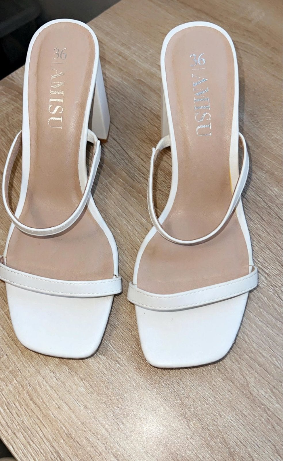 Witte sandalen met blokhak - Maat 36, Kleding | Dames, Ophalen of Verzenden, Zo goed als nieuw, Wit, Sandalen of Muiltjes