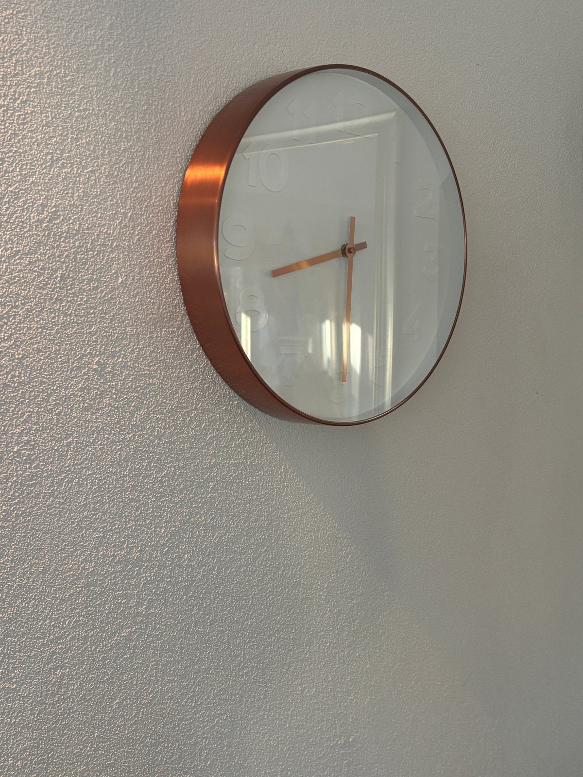 Karlsson Wandklok - Koper/Wit - 40cm, Wandklok, Wit, Nieuw, Ophalen of Verzenden