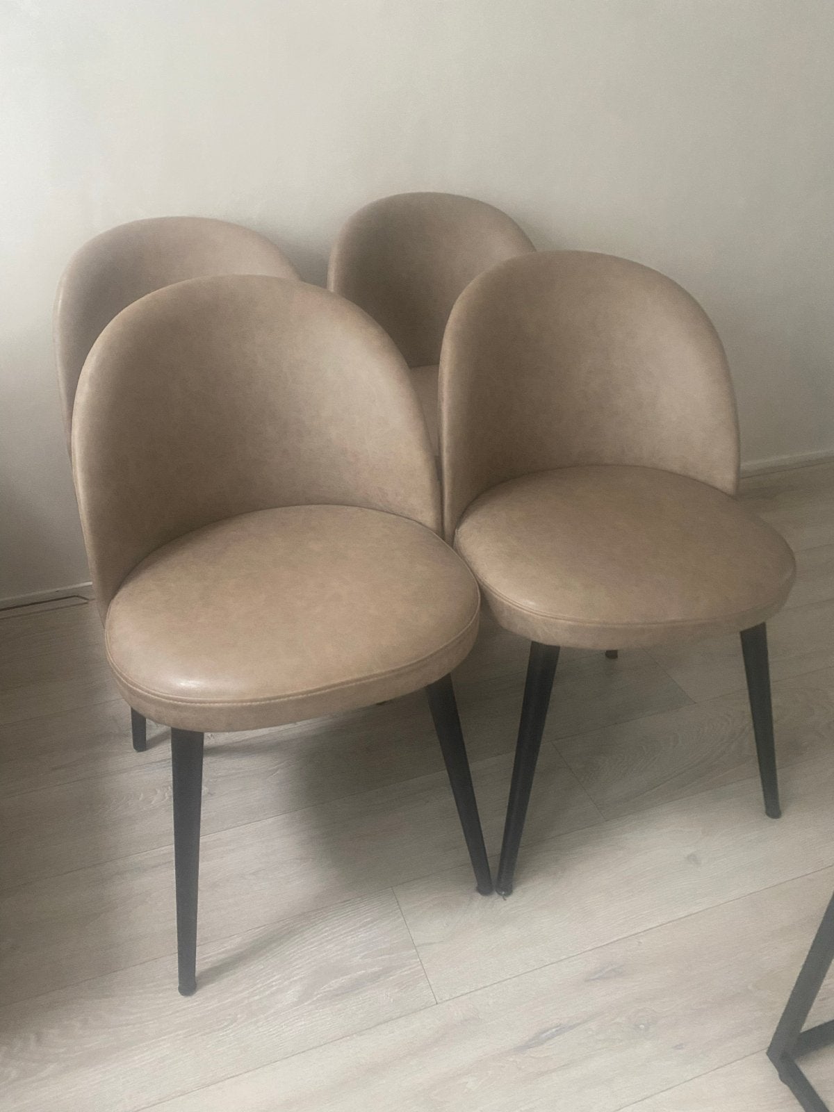 Set van 4 beige eetkamerstoelen - Zo goed als nieuw, Ophalen, Kunststof, Overige kleuren, Zo goed als nieuw
