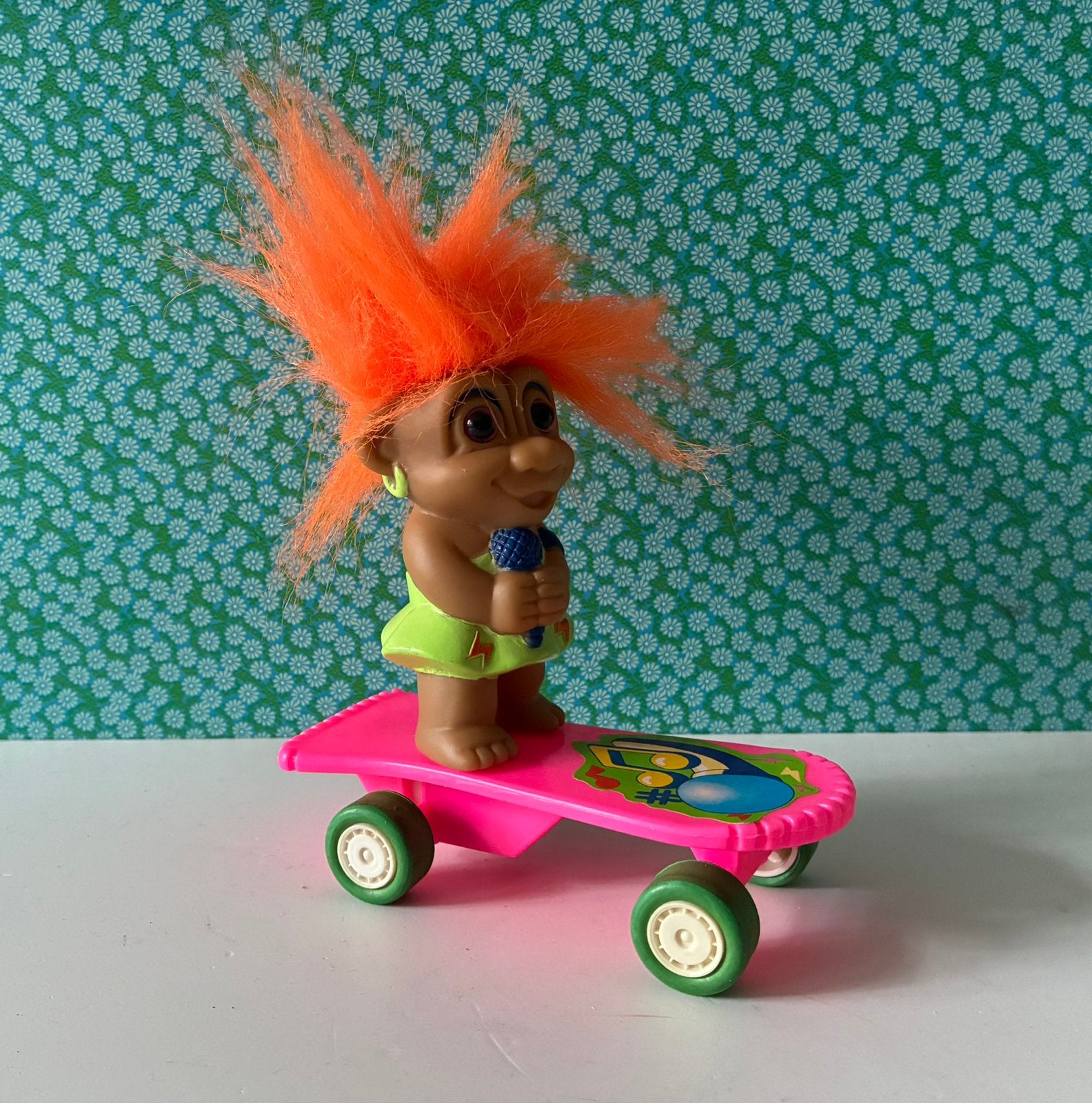 Vintage trol popje op skateboard, Gebruikt, Ophalen of Verzenden, Nvt, Nvt