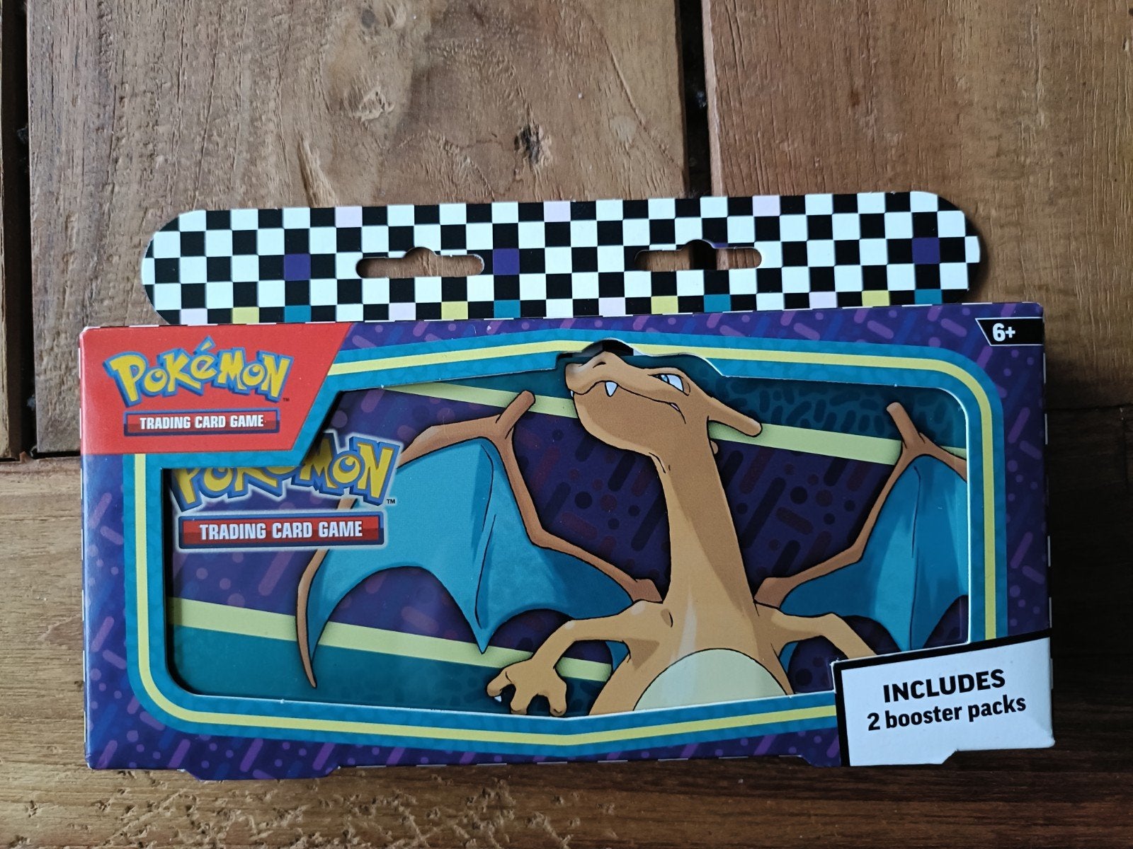 Charizard Tin with 2 boosterpacks, Hobby en Vrije tijd, Verzamelkaartspellen | Pokémon, Ophalen of Verzenden, Nieuw