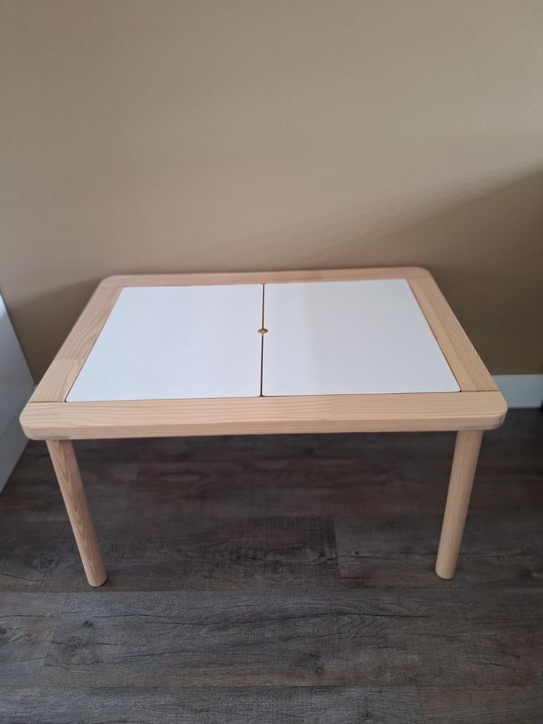 Flisat kinder bureau met opbergbakken, Ophalen, Gebruikt