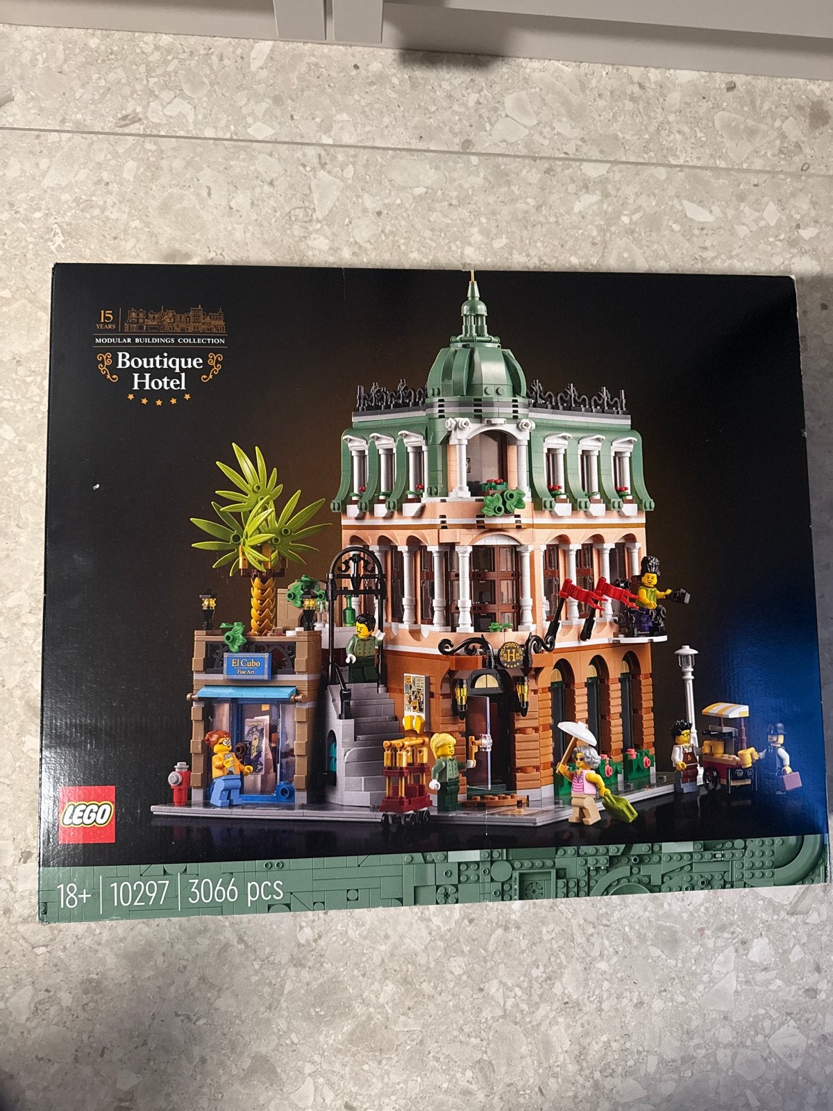 LEGO Boutique Hotel 10297 -  in doos, Ophalen of Verzenden, Zo goed als nieuw, Overige merken
