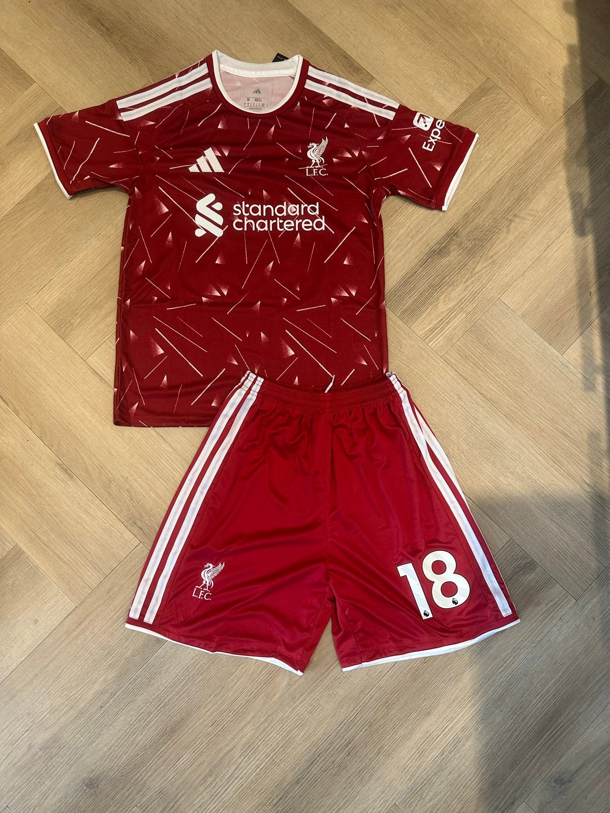 Liverpool Thuistenue 26/27 (Gakpo 18), Maat M, Ophalen of Verzenden, Nieuw, Set
