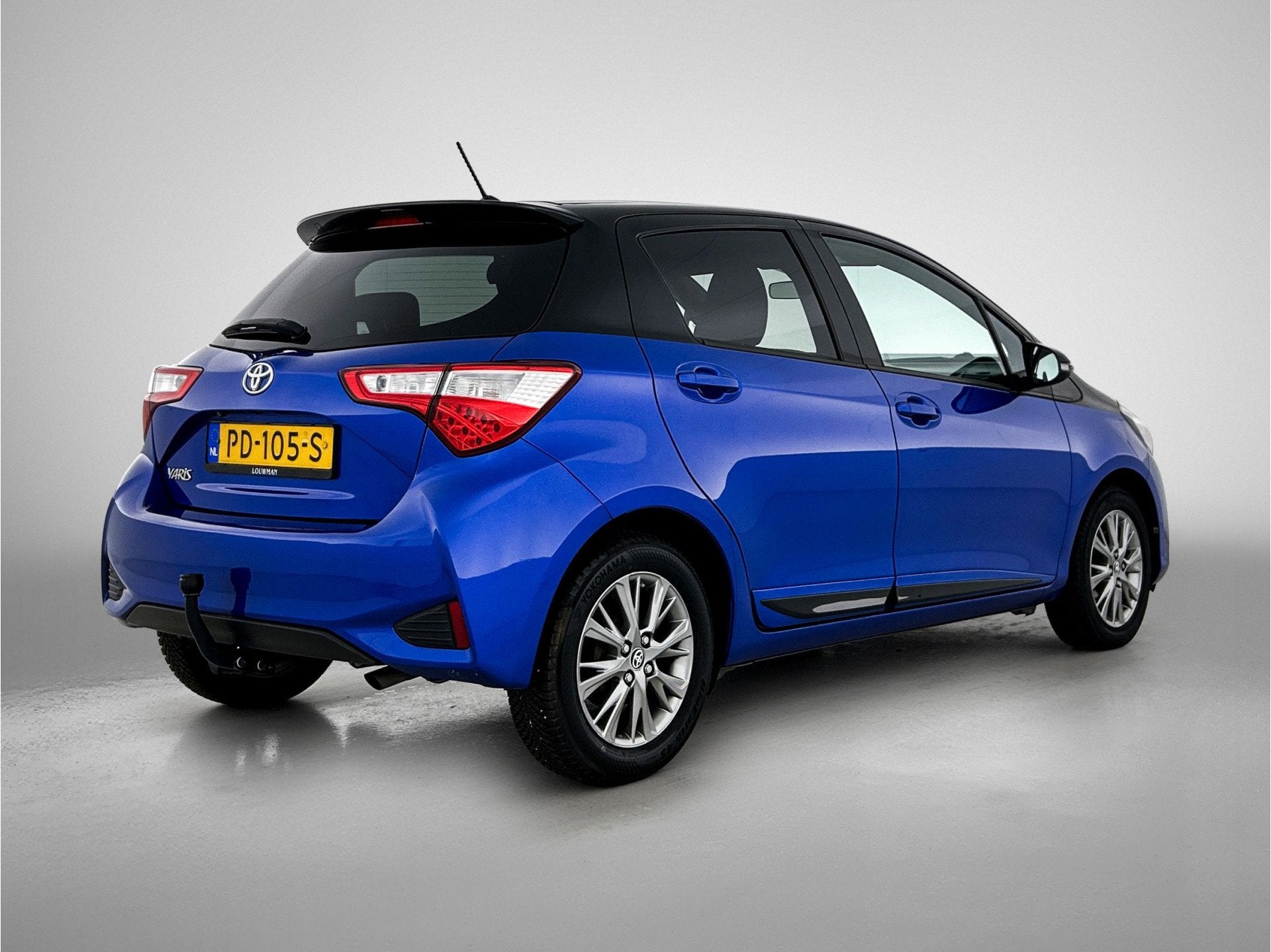 Toyota Yaris 1.5 VVT-i Bi-Tone | Navigatie| Trekhaak | Achte, Auto's, 12 maanden, Stof, 4 cilinders, Blauw