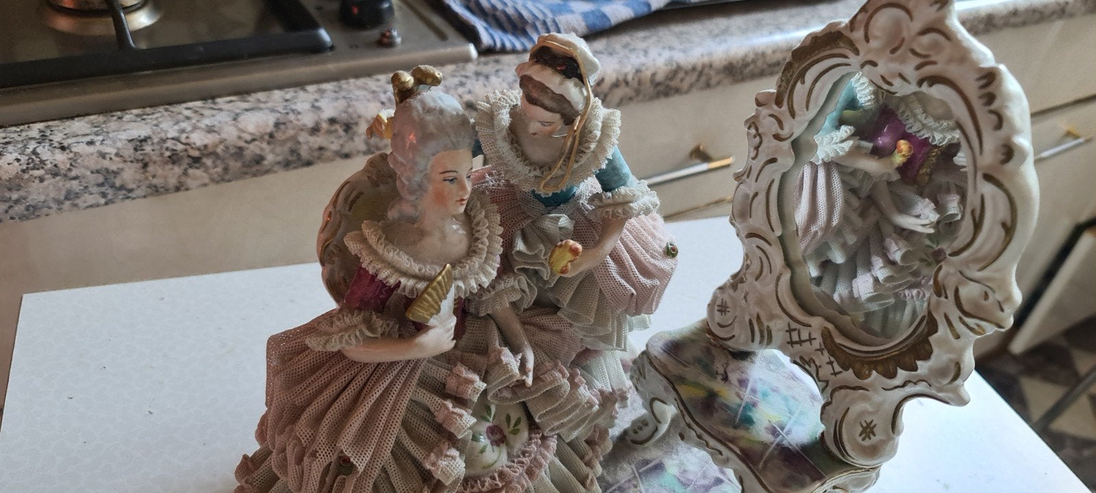 Vintage Porseleinen Beeldje: Rococo Danspaar met Spiegel, Ophalen of Verzenden