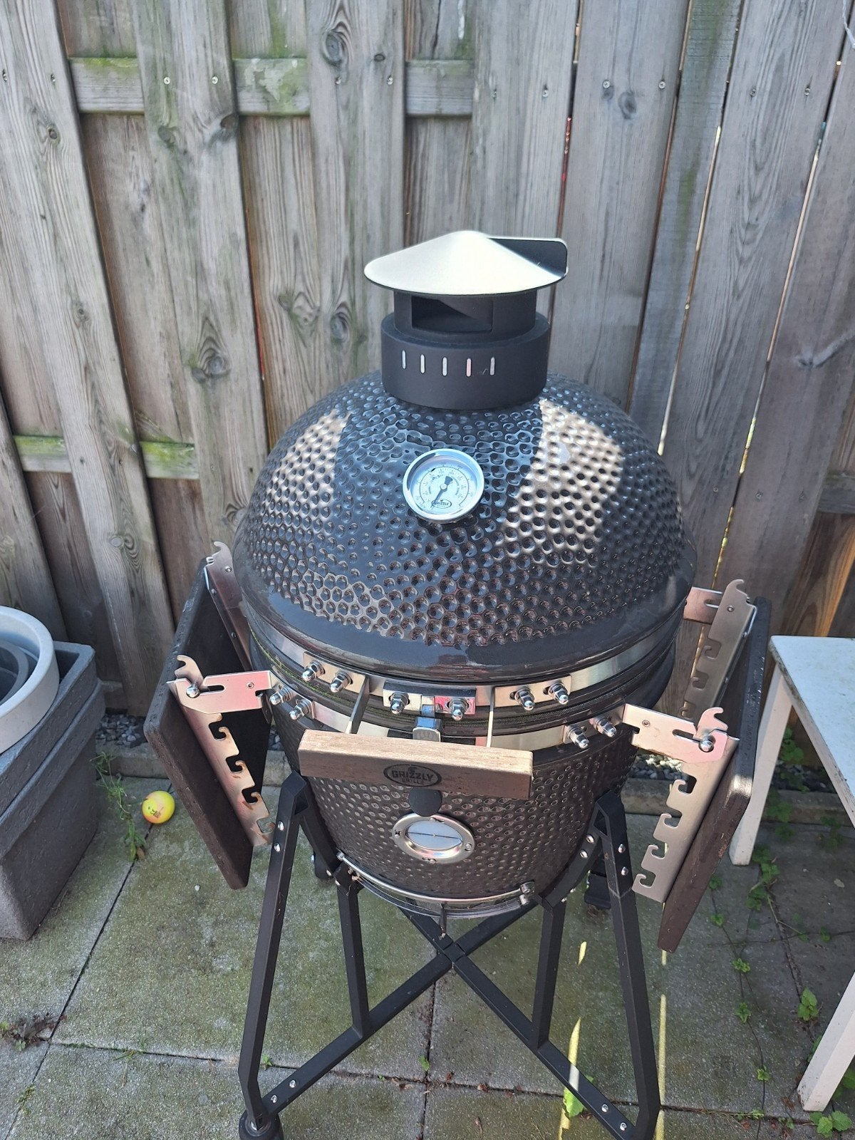 Grizzly Grill Medium Elite Kamado BBQ met accessoires, Ophalen, Zo goed als nieuw, Grizzly Grill