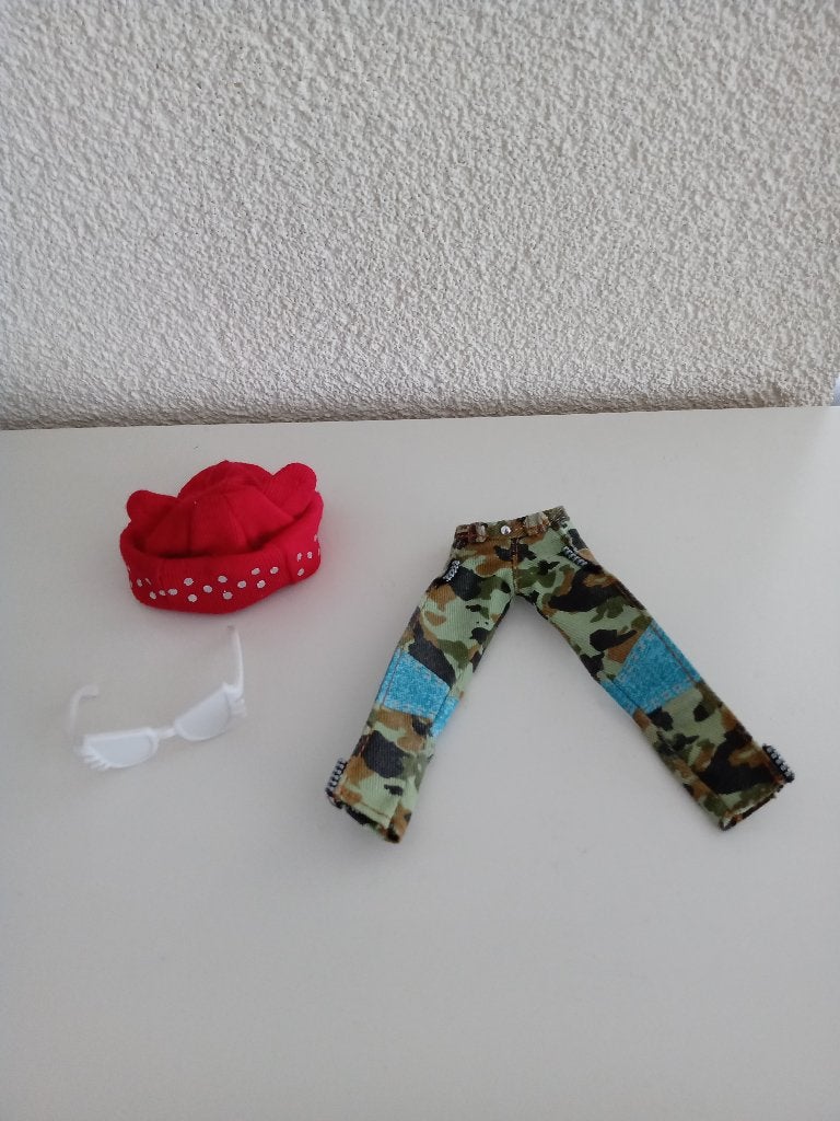 Broek, Bril en Muts voor Bratz Selfie Snaps – JADE, Ophalen of Verzenden, Gebruikt, Kleertjes