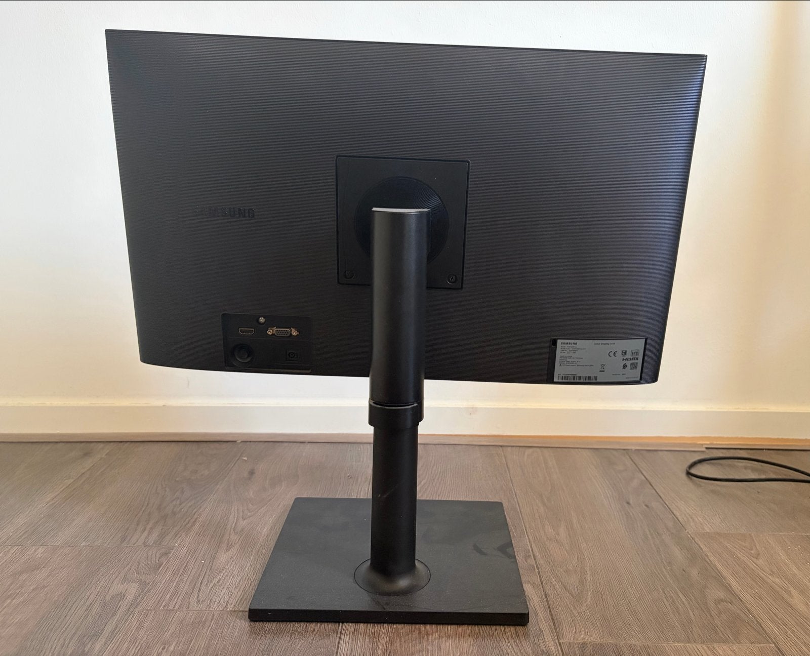 Verstelbare PC Monitor - Hoogte en Hoek Aanpasbaar, Computers en Software, Monitoren, Ophalen, Zo goed als nieuw, In hoogte verstelbaar