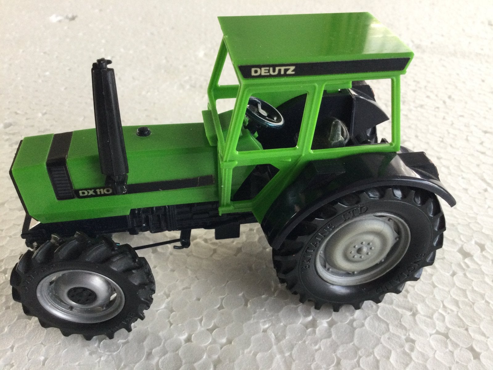 Britains deutz dx 110 tractor model, Hobby en Vrije tijd, Ophalen of Verzenden, Zo goed als nieuw, Tractor of Landbouw, Britains