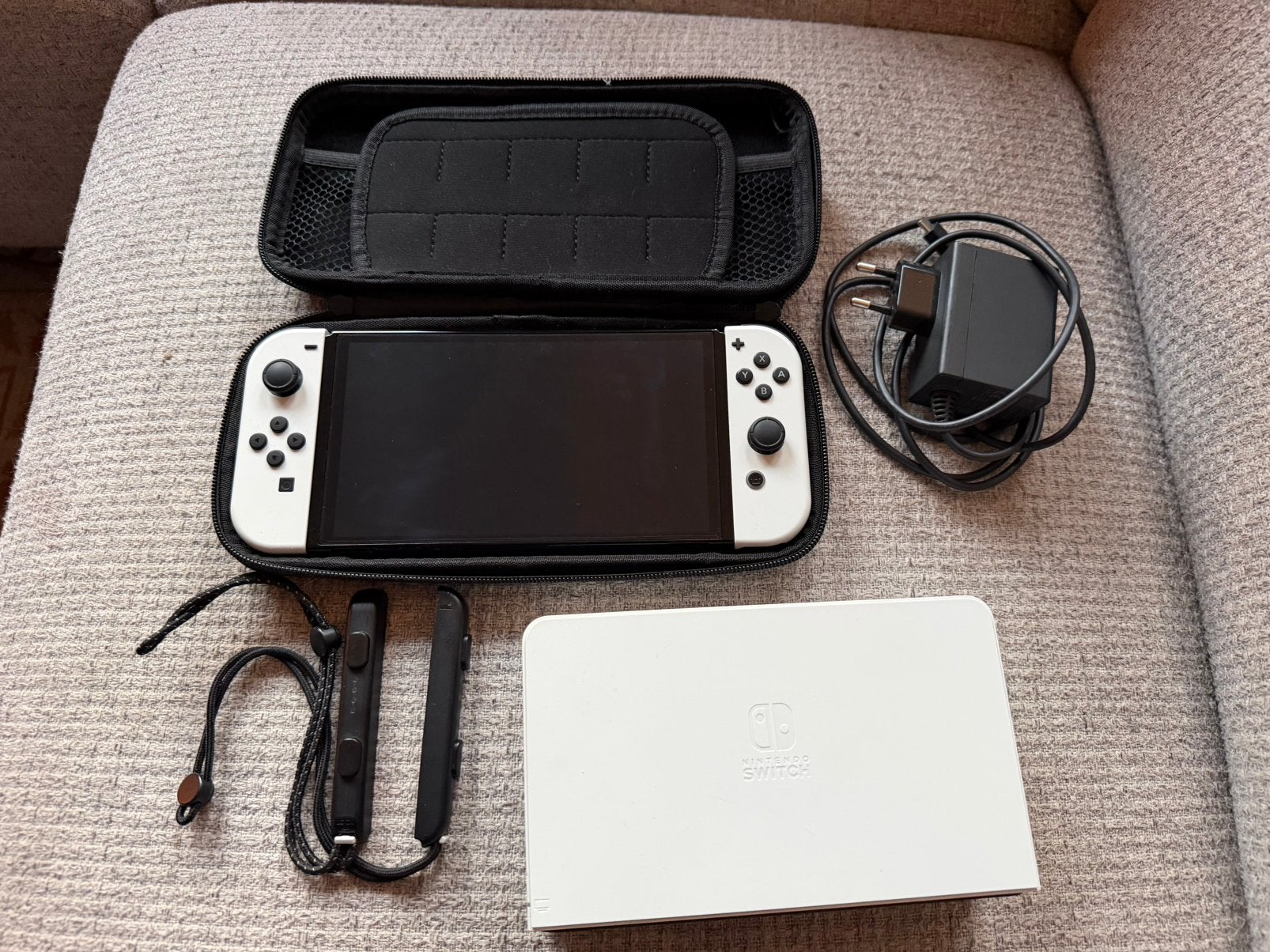Nintendo Switch OLED (2024) - Compleet met travelcase!