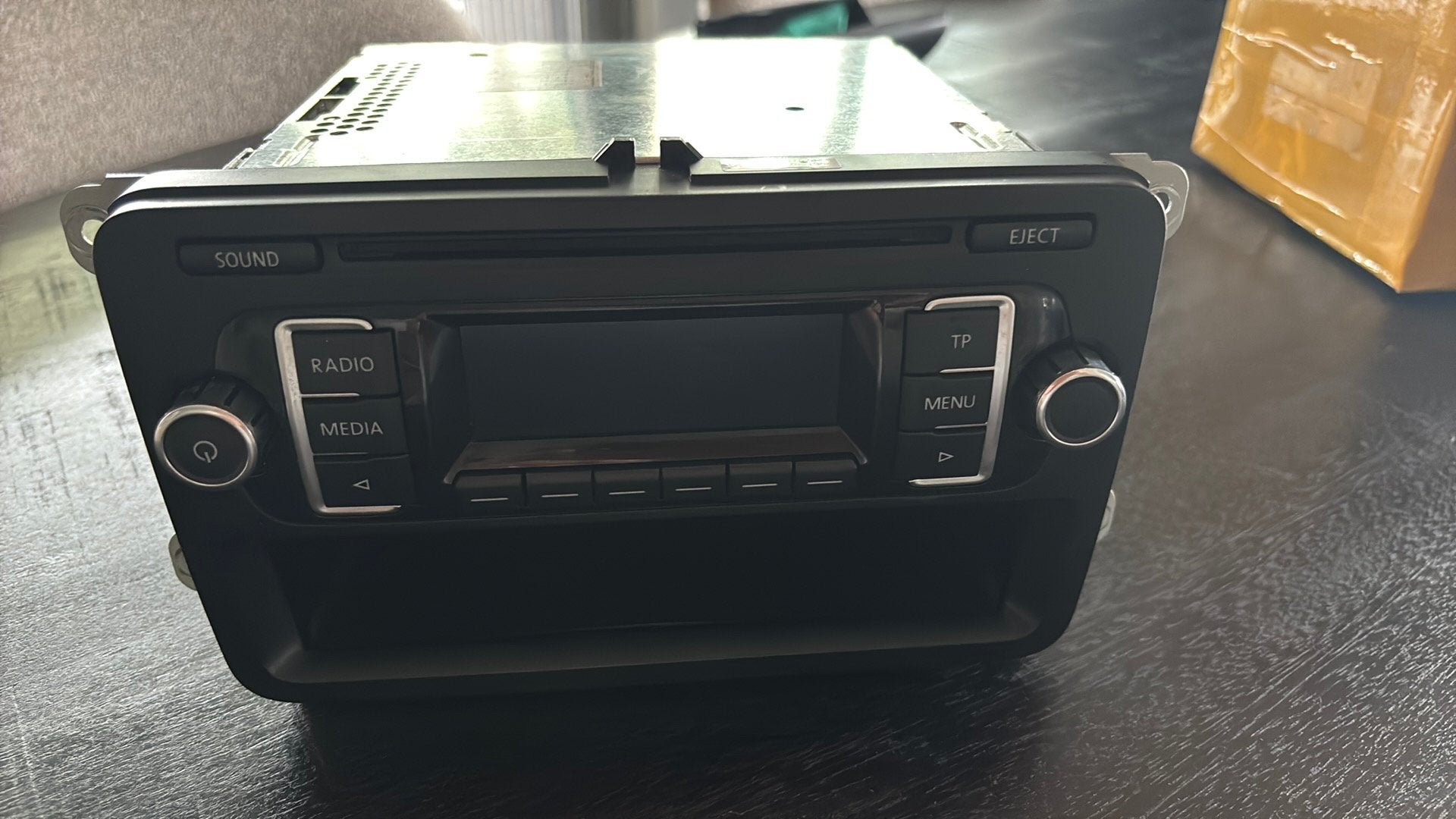Te koop origineel vw radio, Ophalen, Zo goed als nieuw