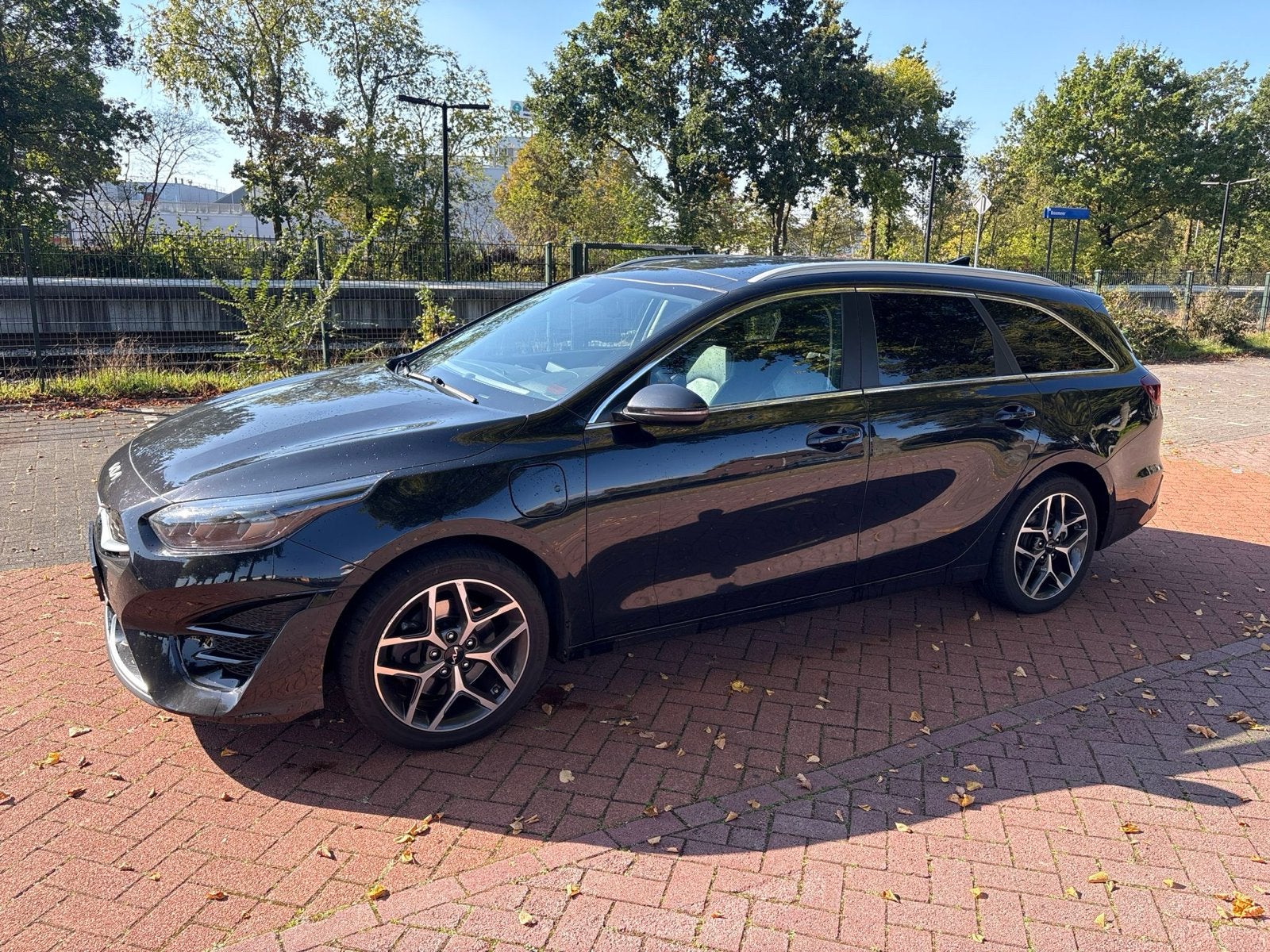 Kia Cee d executive line 1.6 GDI Phev 141pk Dct6 2021 Zwart, Auto's, Dealer onderhouden, Zwart, Zwart, Stationwagon