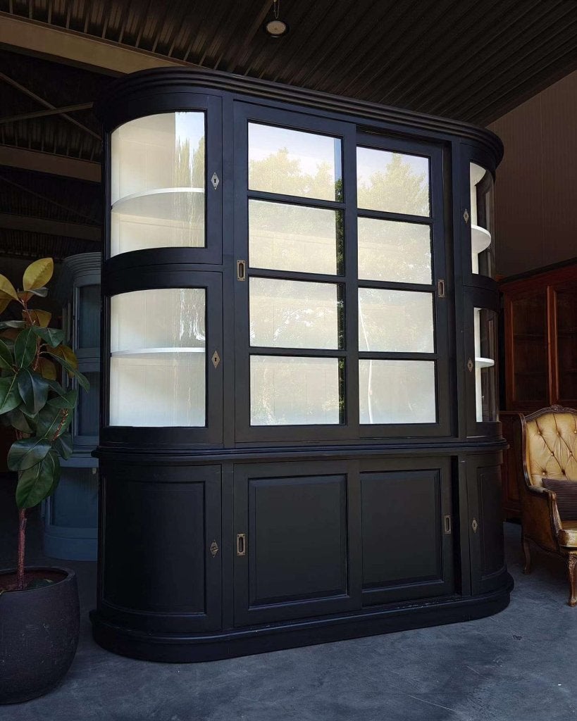 Prachtige organische museumkast | Servieskast zwart #0509, Huis en Inrichting, Kasten | Buffetkasten, Metaal, Gebruikt, Met deur(en)