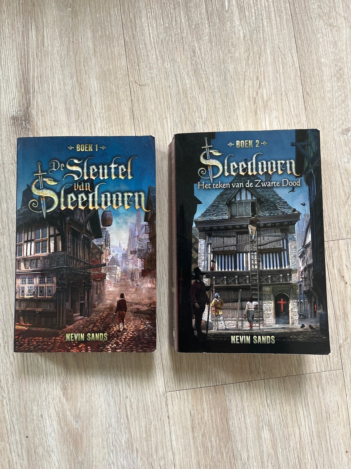 Kevin Sands - de sleutel van Sleedoorn. deel 1 en 2, Gelezen, Ophalen of Verzenden, Fictie, Kevin Sands