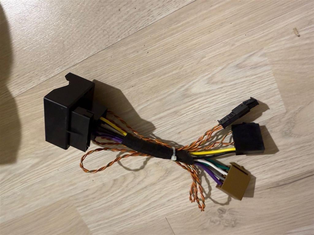 Quadlock Radio Adapter met Iso Stekker Volkswagen, Ophalen of Verzenden