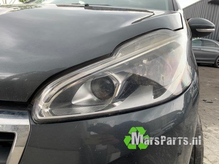 Koplamp links van een Peugeot 208