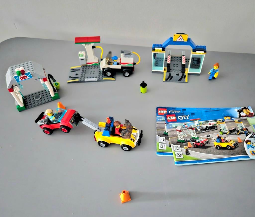 Lego City Garage Set 60232 (4+) - Compleet met Figuren, Kinderen en Baby's, Speelgoed | Duplo en Lego, Ophalen of Verzenden, Zo goed als nieuw