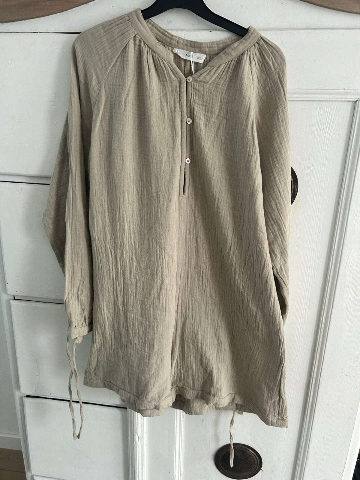 Jumpsuit kort Mango, Kleding | Dames, Jumpsuits, Ophalen of Verzenden, Zo goed als nieuw, Maat 38/40 (M), Beige