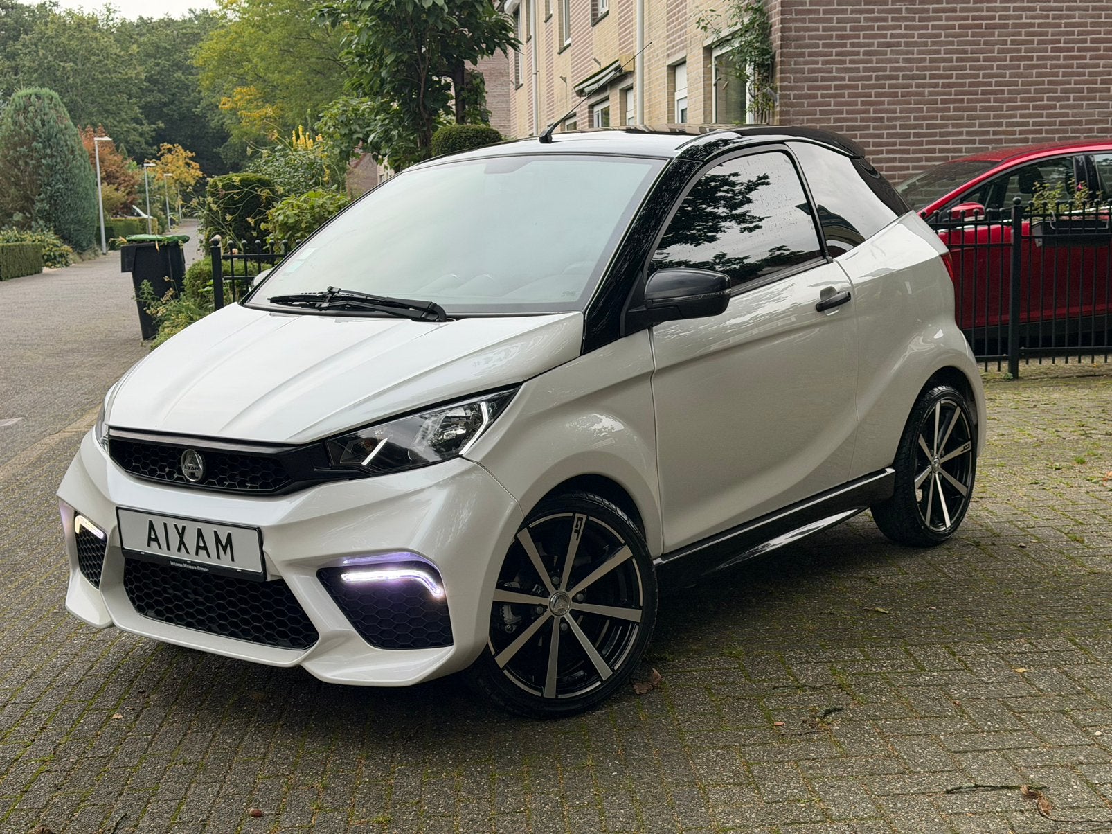 Foto 2 van Aixam GTI / 10.000 KM / dealer onderhouden! / brommobiel /