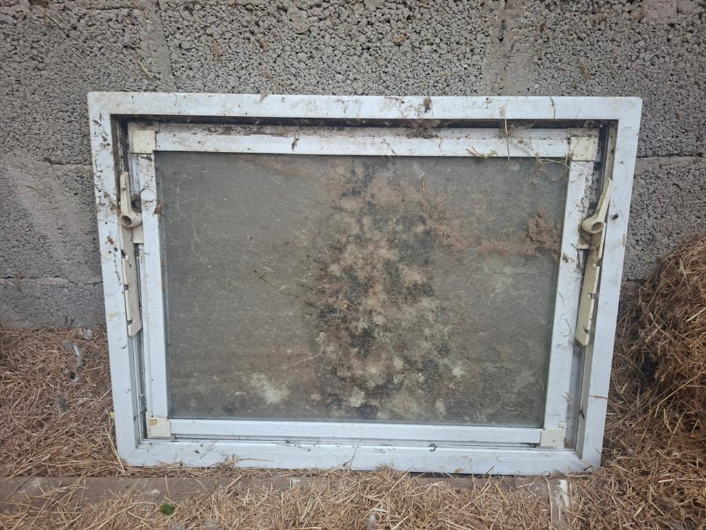 Gebruikt raam met dubbelglas, Doe-het-zelf en Verbouw, Glas en Ramen, Gevelraam of Ruit, Gebruikt, 80 tot 120 cm, 80 tot 120 cm