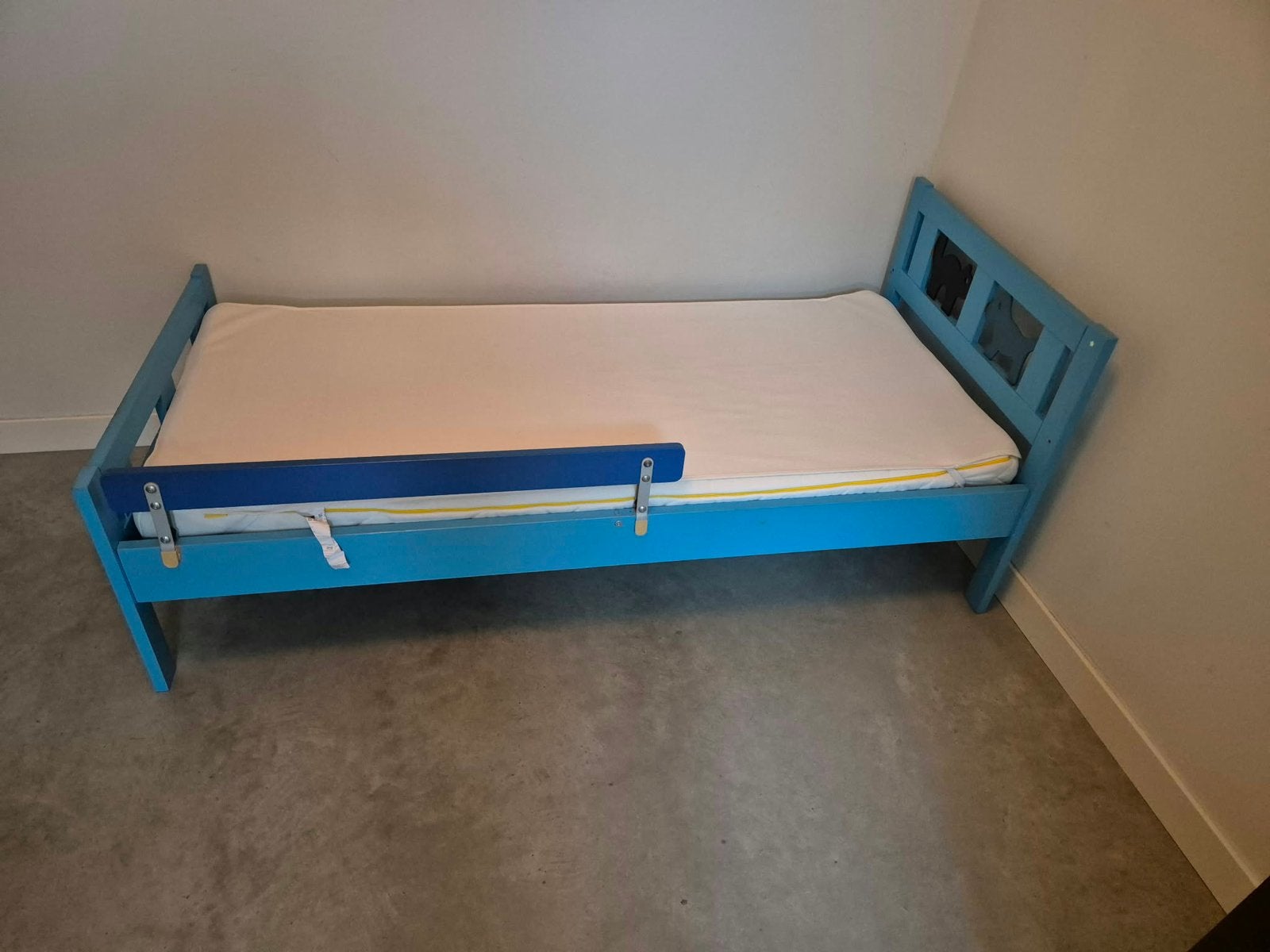 Kinderbedje blauw Ikea met uitvalbeveiliging, Ophalen, Gebruikt, Eenpersoons, Blauw