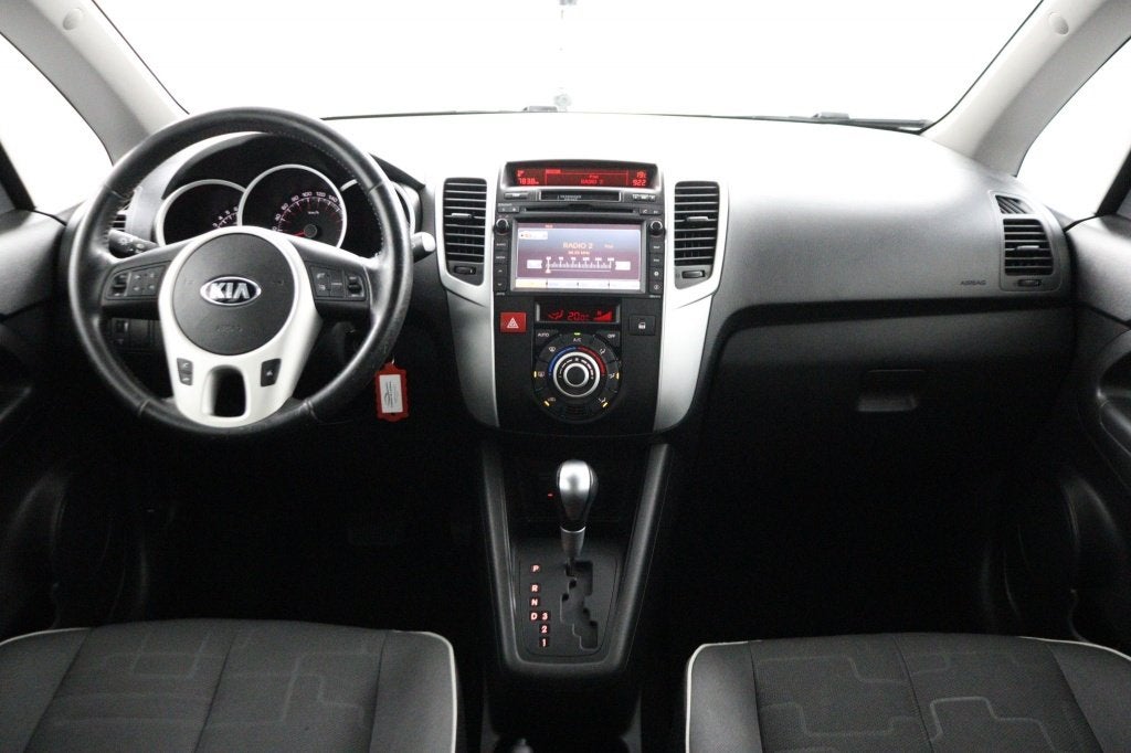 Kia Venga 1.6 CVVT ExecutiveLine (bj 2014, automaat), Auto's, 4 cilinders, Zwart, Origineel Nederlands, Bedrijf